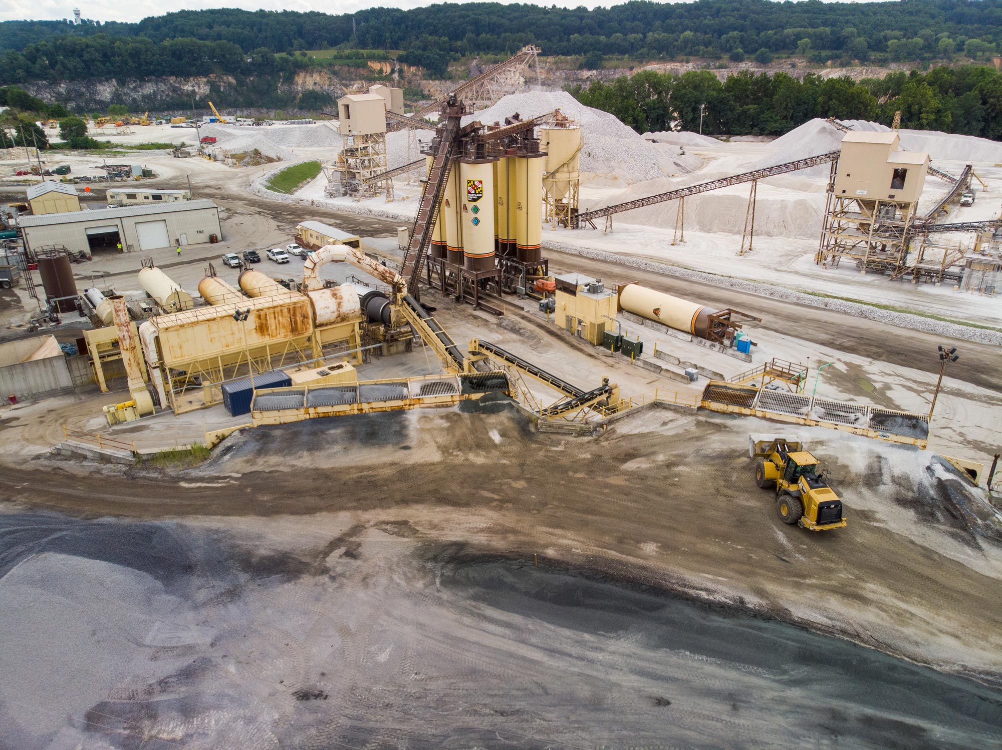 A wide view angle of a paving plant located in maryland, owned and operated by Gray & Son a leading site and development contractor in Maryland.